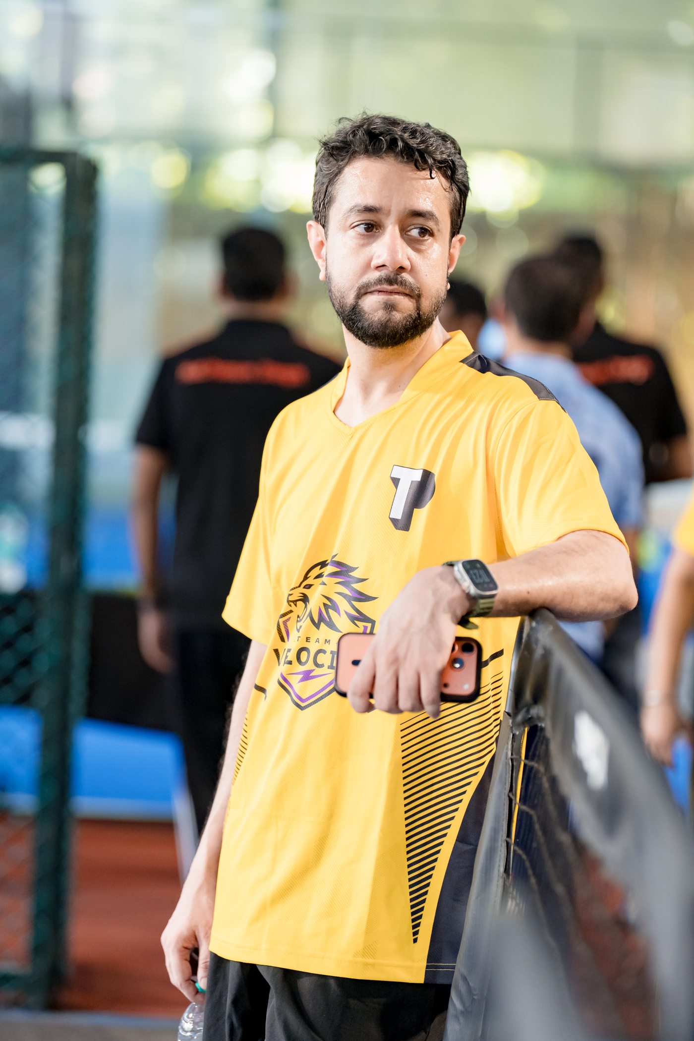 Leader in intense focus mid-match